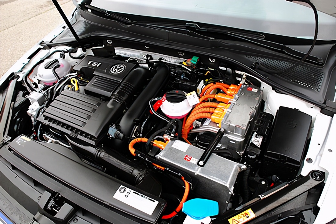 德国大众高尔夫纯电动,大众高尔夫七代1.4t弹射起步