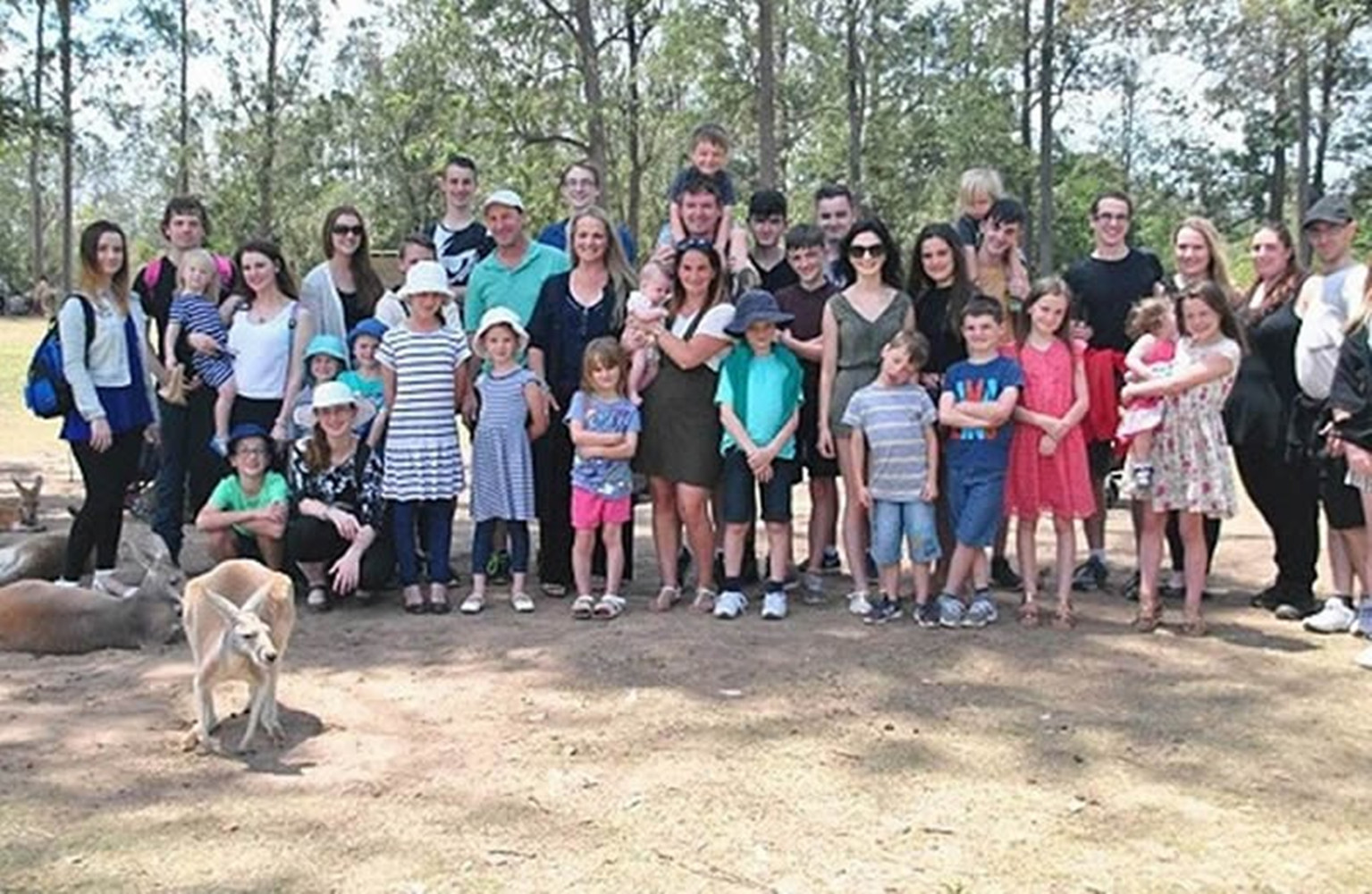 英国夫妇连生23个娃,英国夫妻30年连生21个孩子