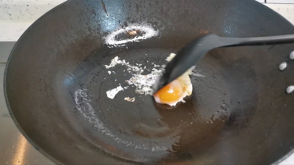 锅炒菜老粘锅用什么方法处理,如何解决做饭粘锅