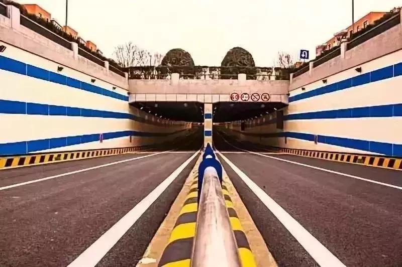 一头扎进春天里云南,美如仙境的西南民大