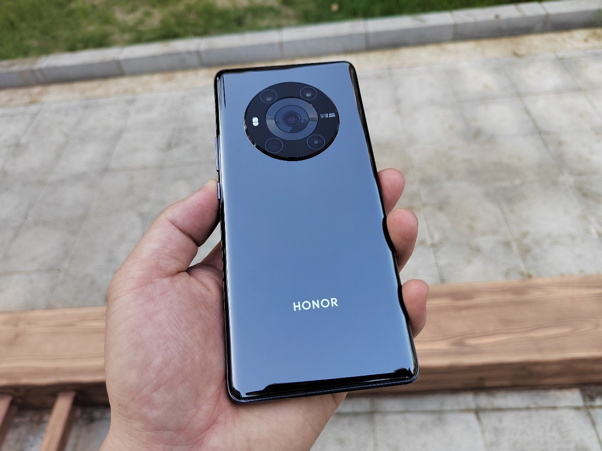 荣耀magic3致臻版官方视频,荣耀magic3至臻测评