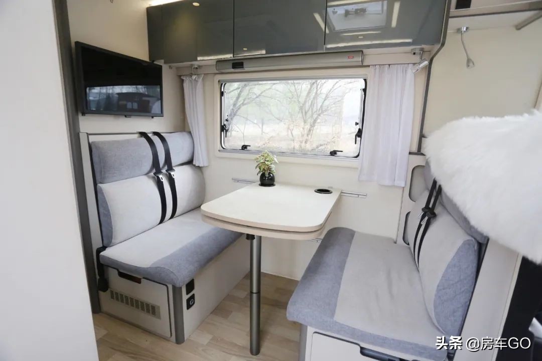 2.0t自动挡四驱越野房车13万左右,2.0t发动机8at轻卡房车