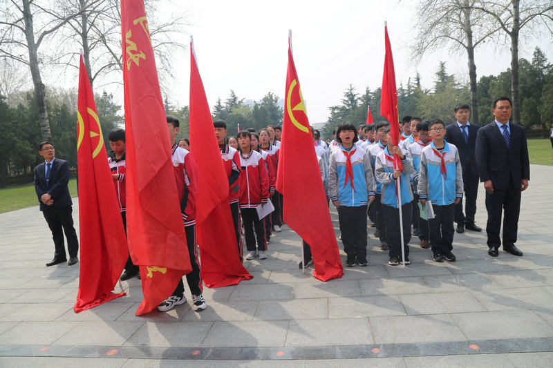 祭奠缅怀英烈，传承红色基因——益民中学组织学生到华东革命烈士陵园进行祭奠扫墓活动