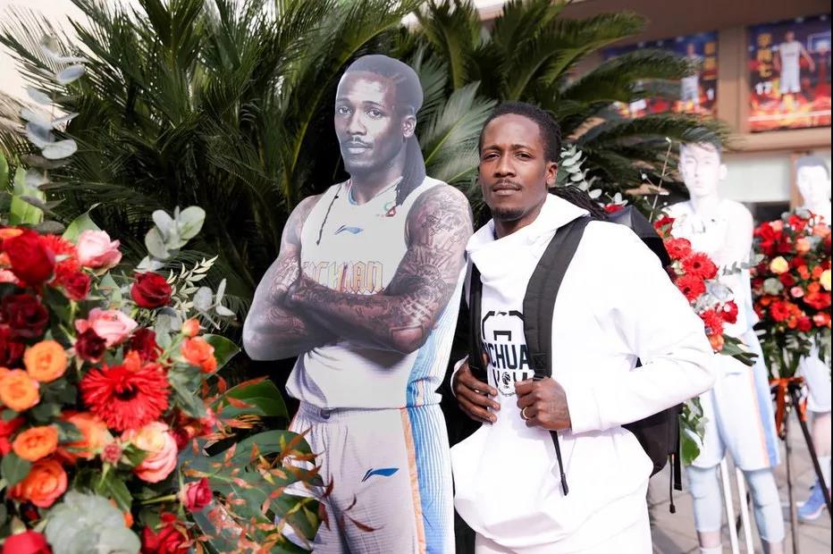 cba赛场再现争议一幕,cba赛场上用过的篮球值钱吗