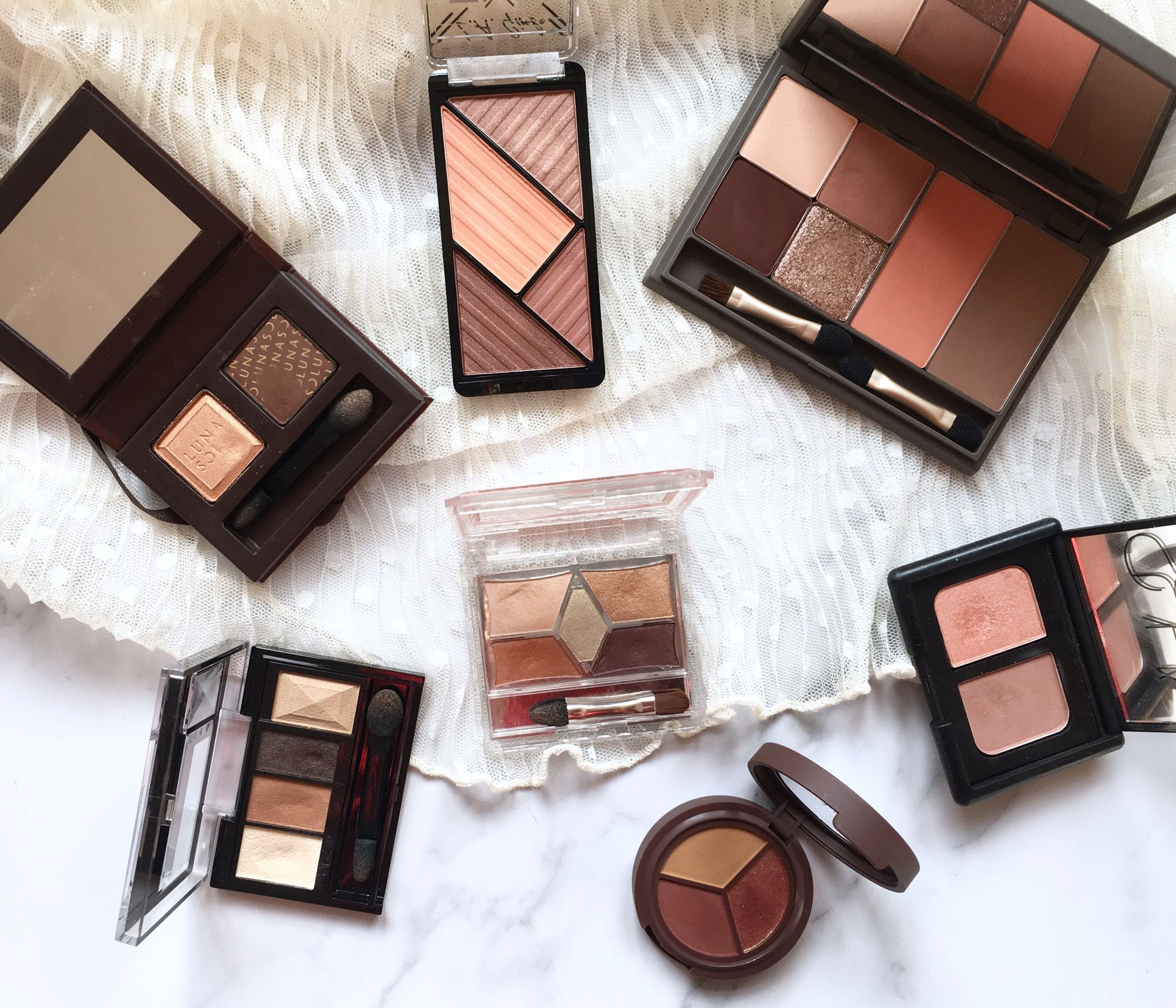 选眼影盘冷白皮,推荐一款好用的眼影盘