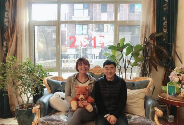 开豪车住洋房保时捷女,开着保时捷家住别墅