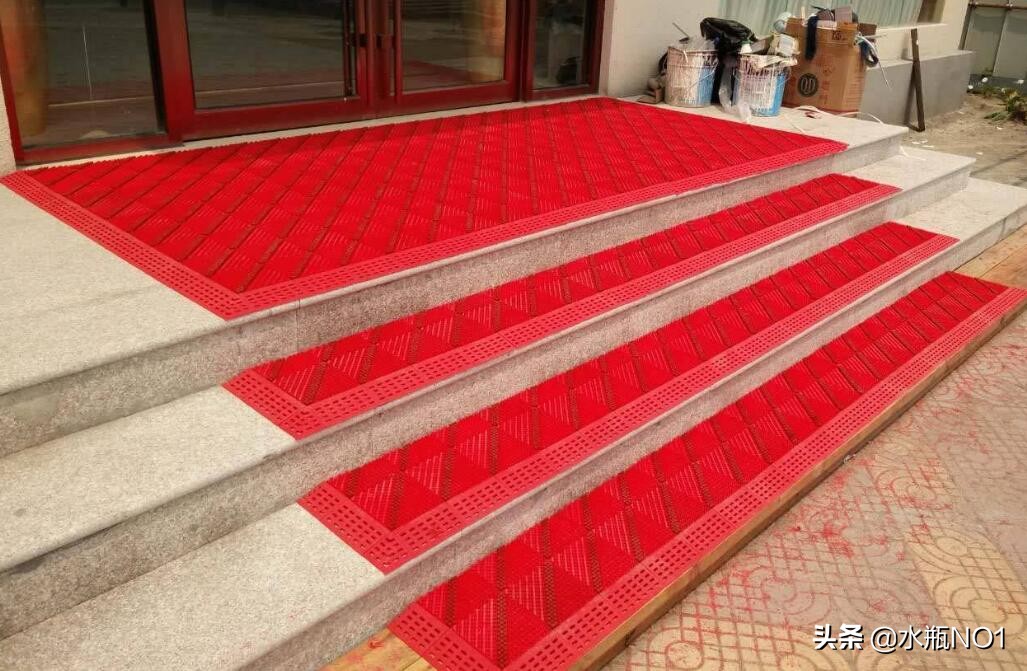 地垫该如何选购、安放、清洗？别让家中的地垫成了滋生细菌的温床