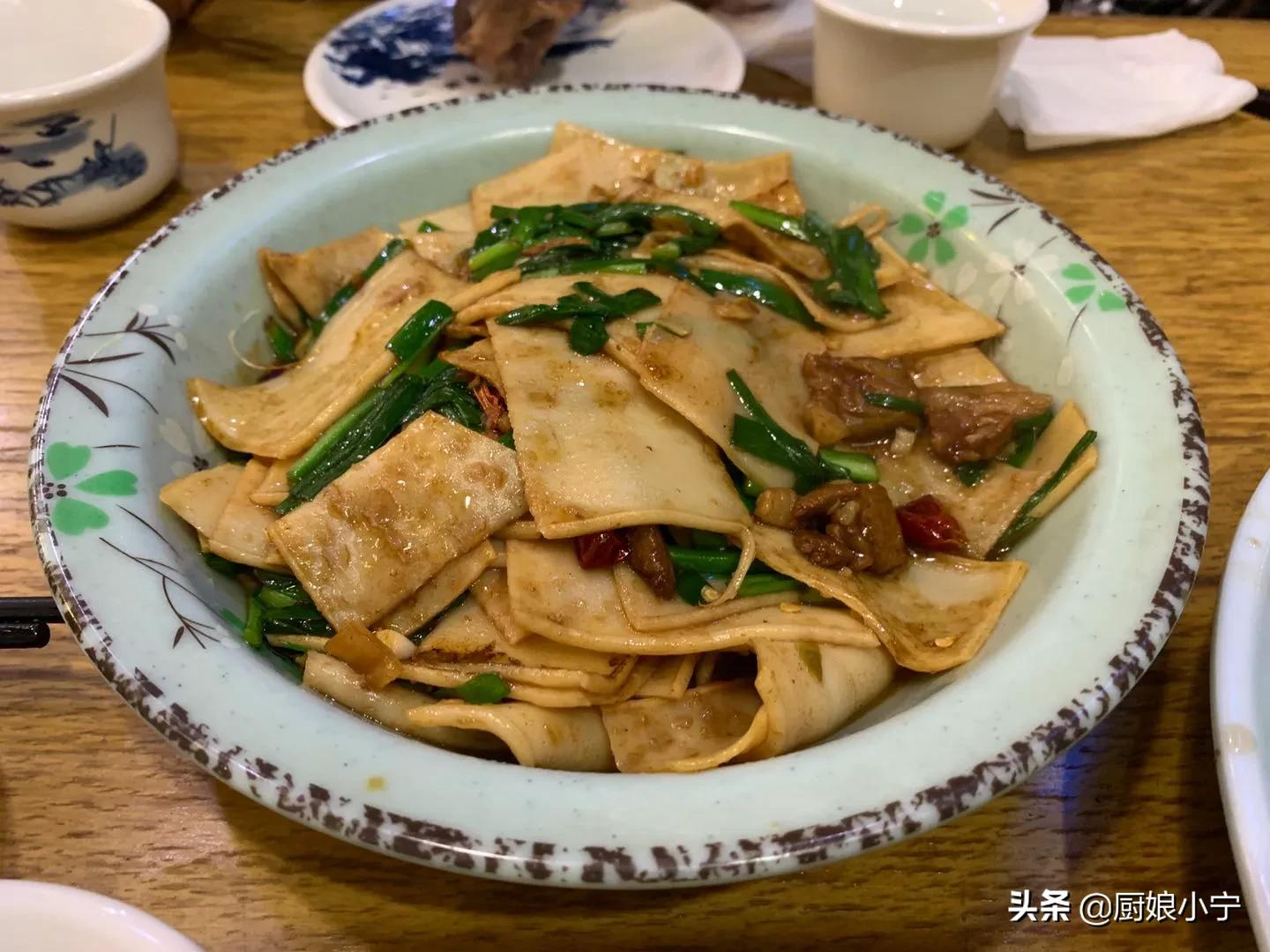 一个卖驴骨头的小馆，日销几百盘，全镇人都知道