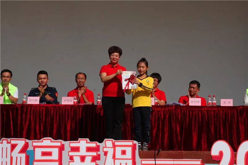越秀｜太燃！铁一小学的这个体育节活力满满、欢乐满满，还科技感爆棚