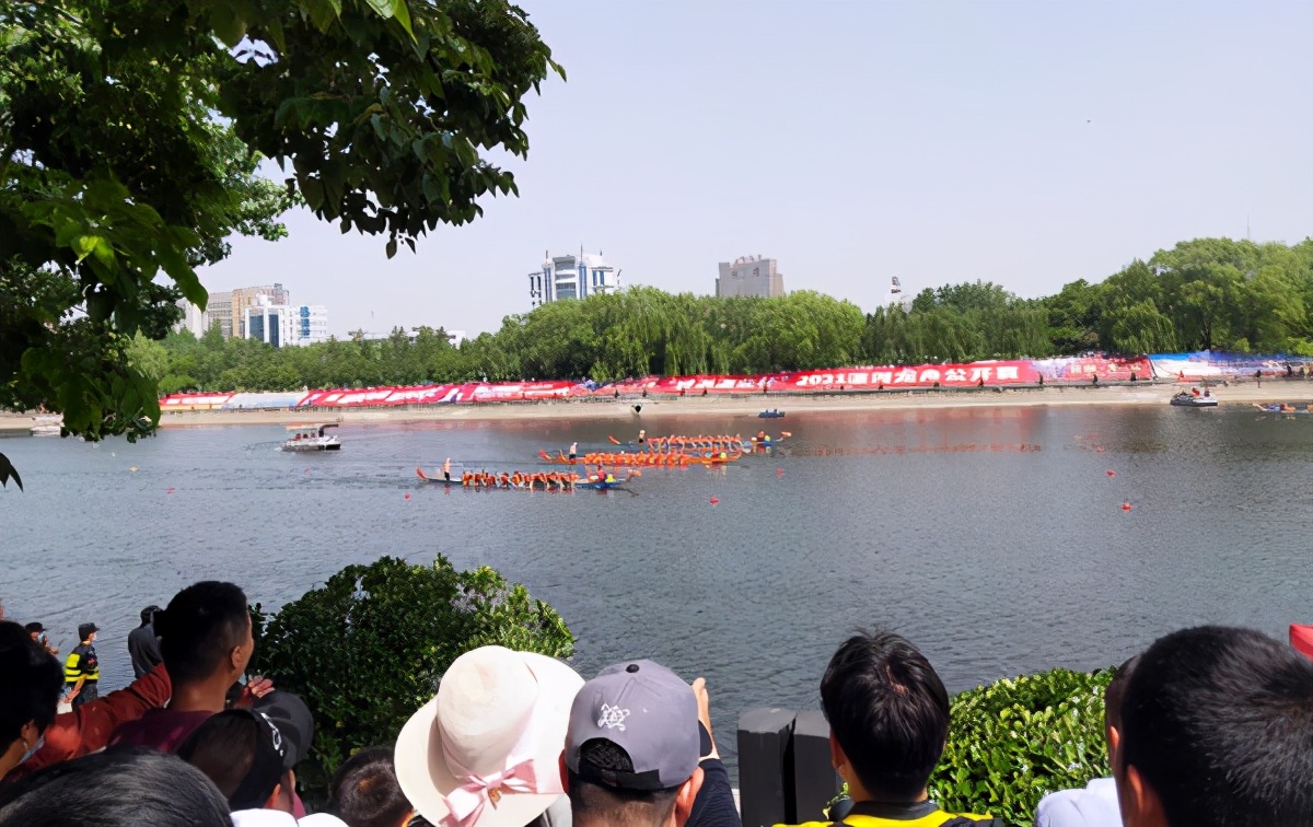 100人划龙舟比赛视频,漯河龙舟比赛200米2019