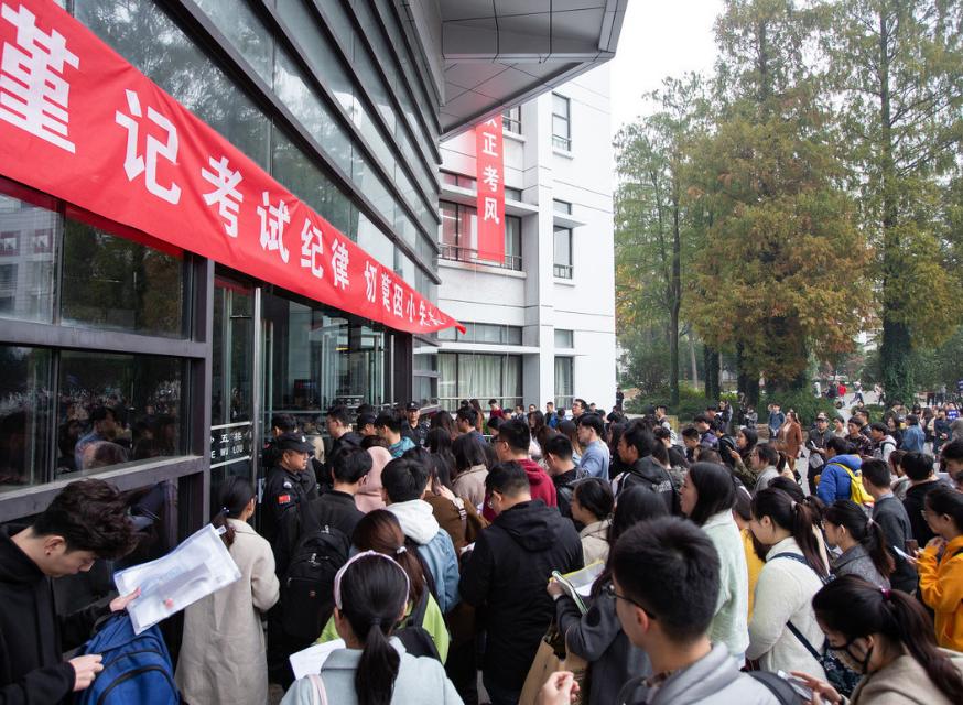 别再只盯着公务员了，我国仅有的3家正部级央企，待遇可好了