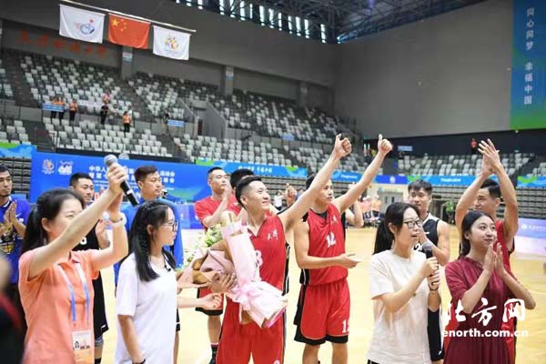 全国第十届残运会暨第七届特奥会残运会赛场上“最浪漫的事”
