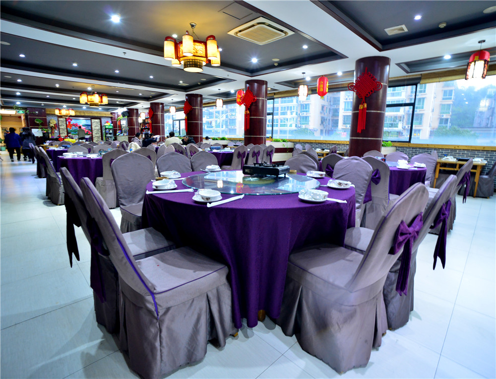 桂林藏在山洞里的油茶店,桂林开在半山腰的油茶店