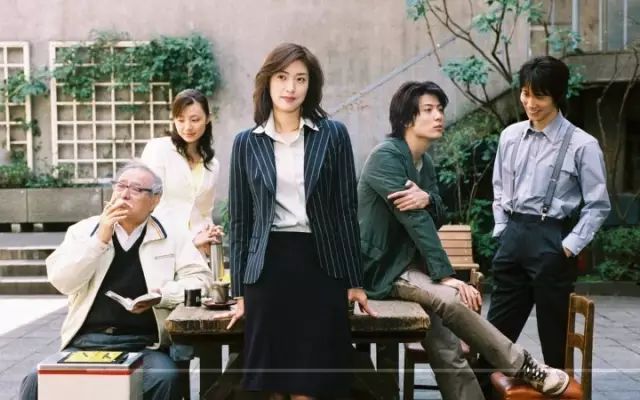 宝冢歌剧团男役可爱片段,宝冢歌剧团男役展现魅力