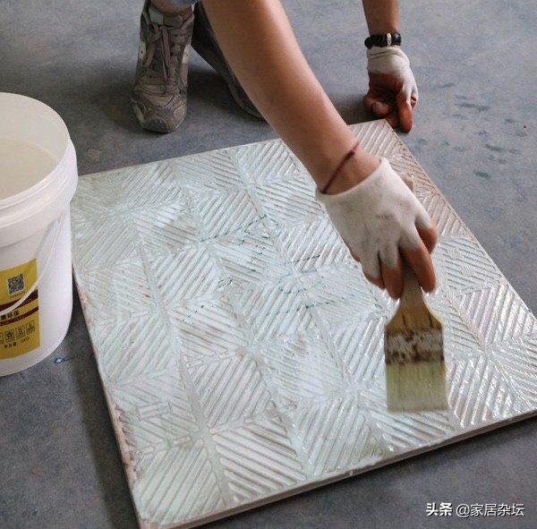 瓷砖背胶和瓷砖胶都用在什么地方,瓷砖胶和瓷砖背胶都需要用吗