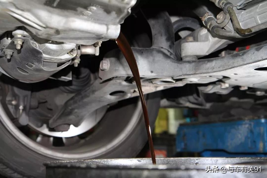 半合成机油必须5000公里换吗,一年跑不到5000公里要换机油吗