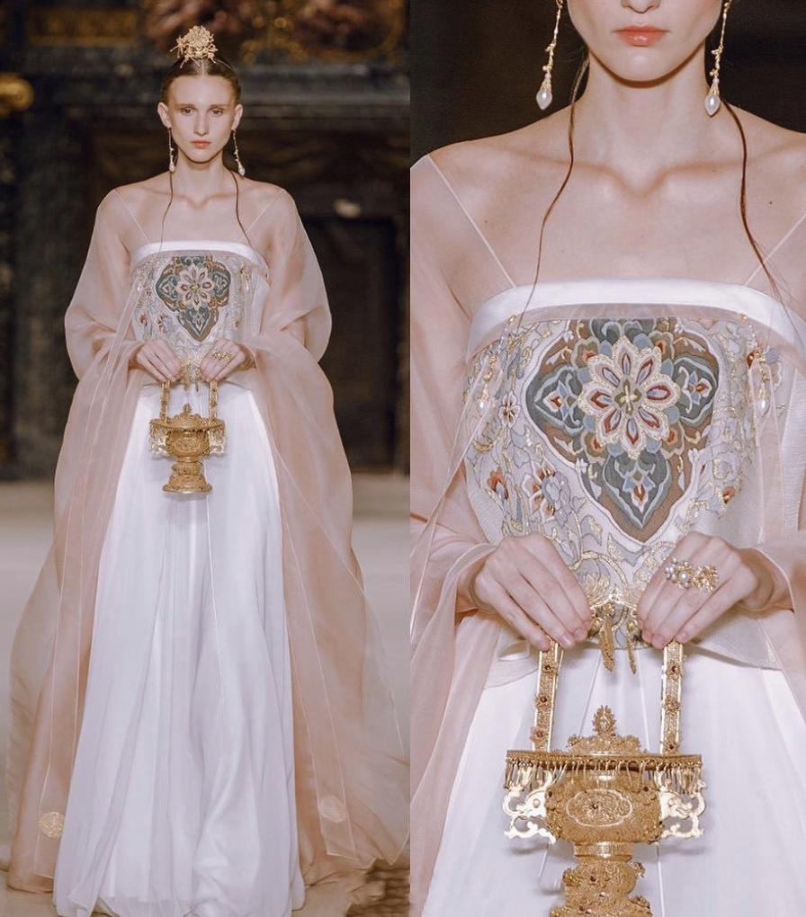 李宁首次亮相时装周,李宁展现衣服