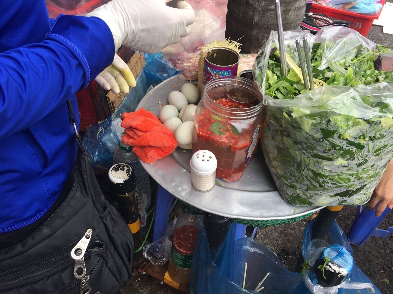 越南女人在东兴口岸,越南妇女在东兴边境