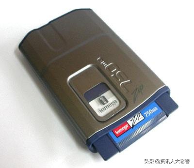 丰巢快递柜收费原因,丰巢背后收费的快递战争