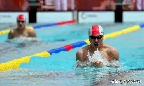 为什么蛙泳换气下沉很多,蛙泳头部出水的动作