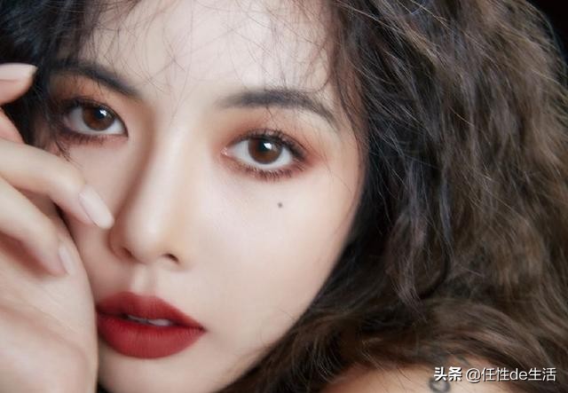 刘雯红唇造型,刘雯最新口红色号