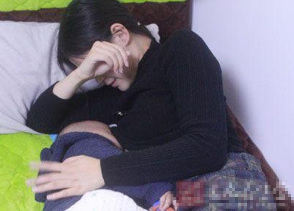 为啥宝宝会吃母乳就睡，放下来一会儿就醒？宝宝的需求妈妈要了解