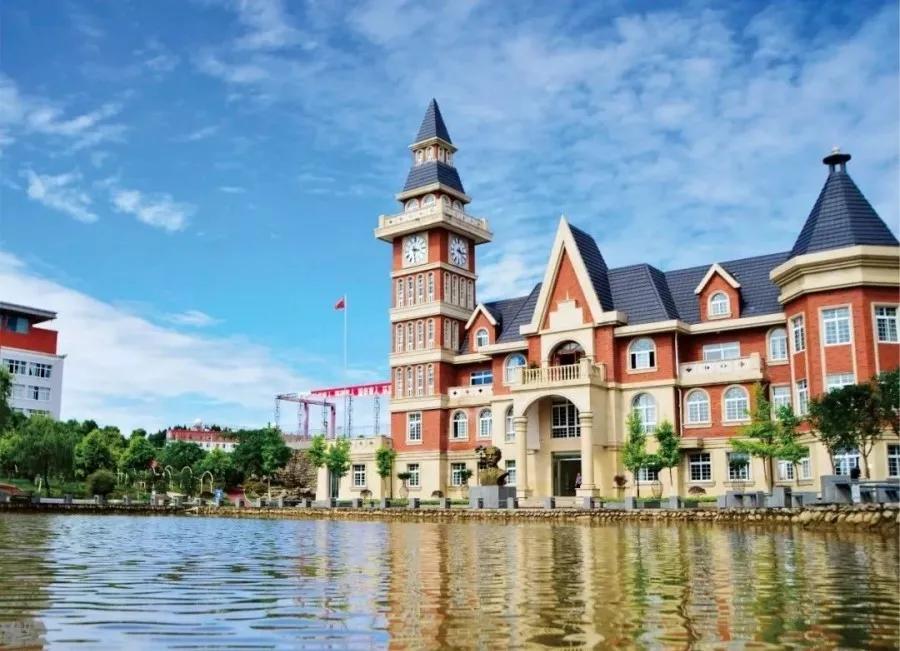 四川汽车工作技术学院汽车实训,成都汽车工作技术学校研学基地