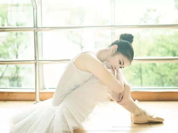 油画怎么画才能让人震动,如何画好一幅油画人物写生