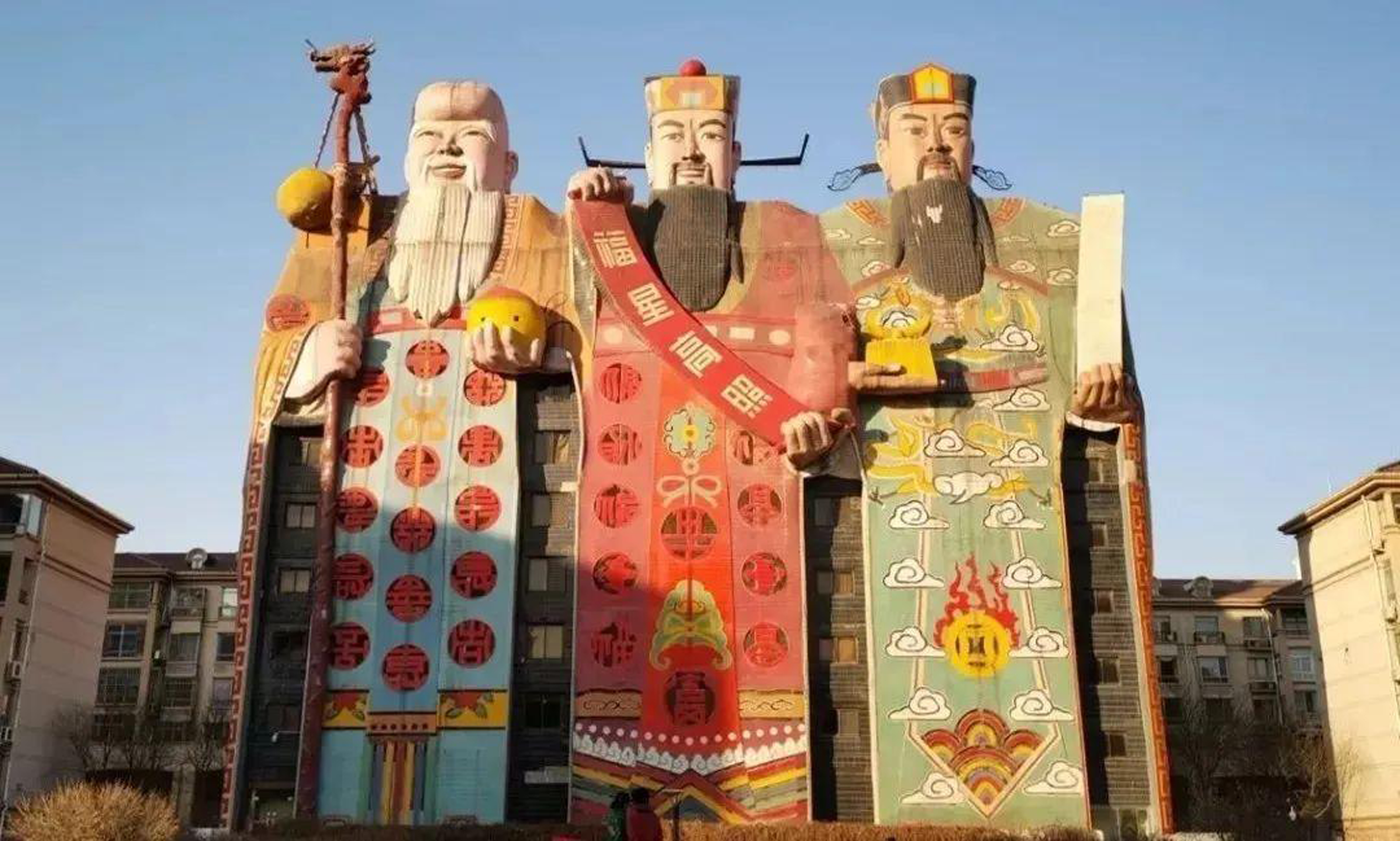 谁能和大裤衩秋裤楼完美配套？旅游时见过的那些惊为天人的建筑