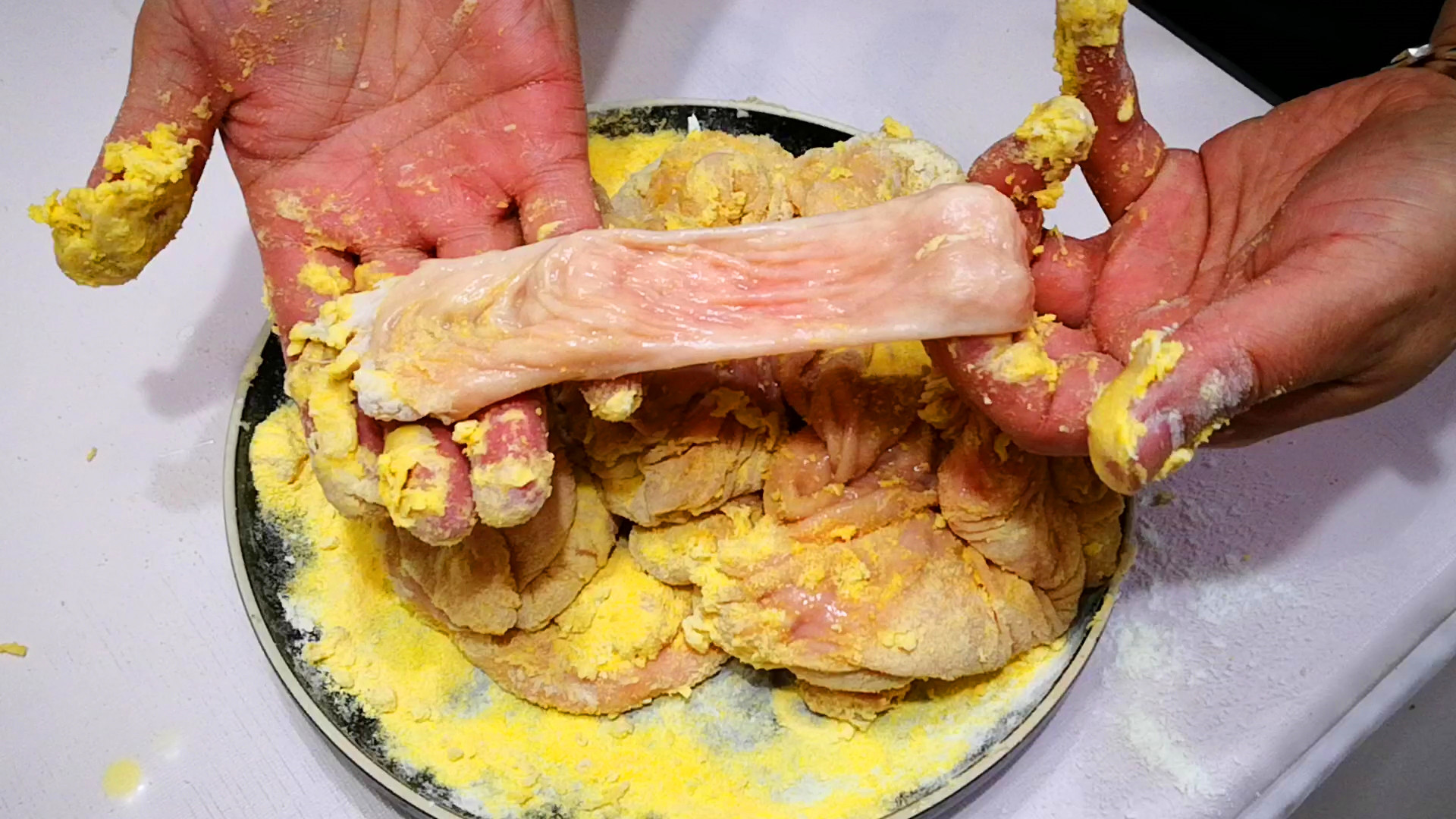 洗肥肠方法视频教程,半成品肥肠怎么去腥臭味