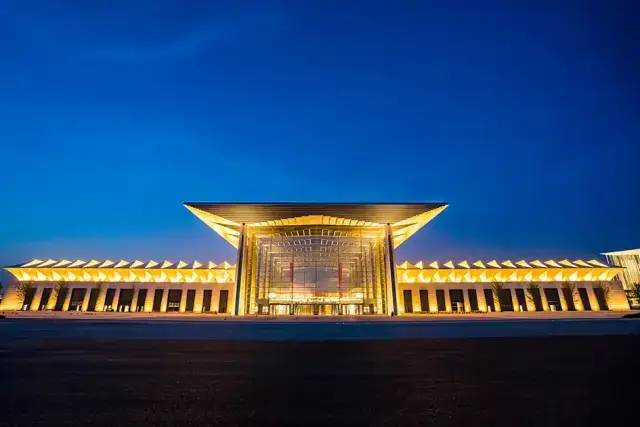 西安国际足球中心展现中心,西安国际足球中心夜景