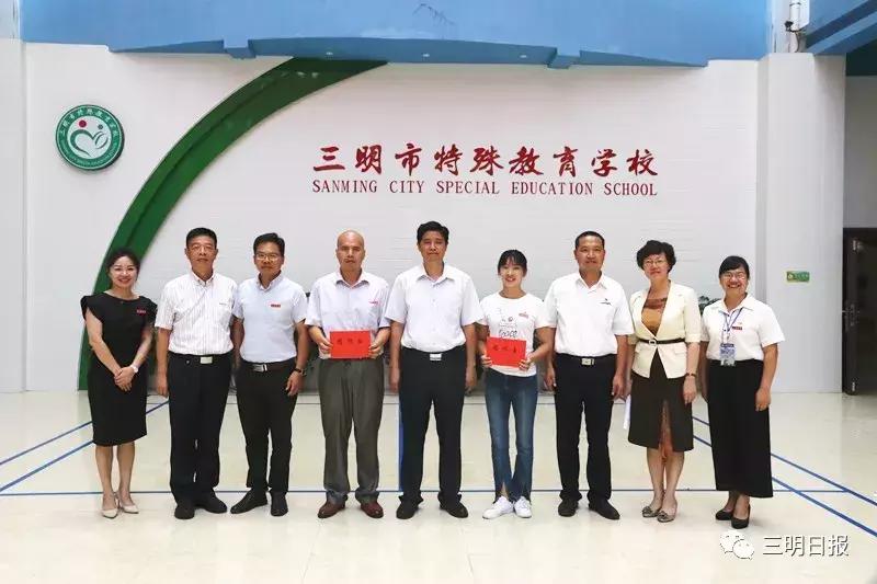 市区两级领导看望慰问广大教师,县领导看望慰问教师和教育工笔者