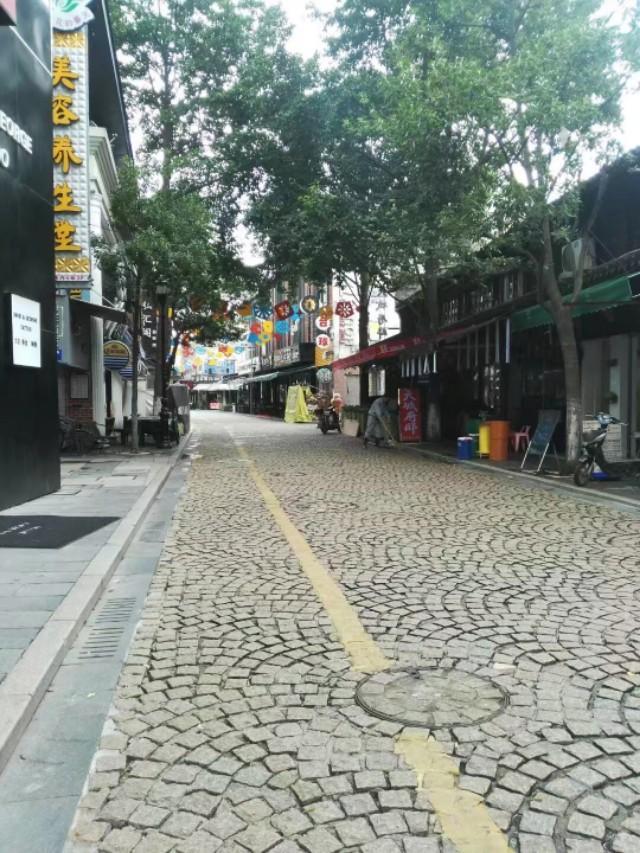 年轻人的儿童乐园,宁波老外滩酒吧一条街