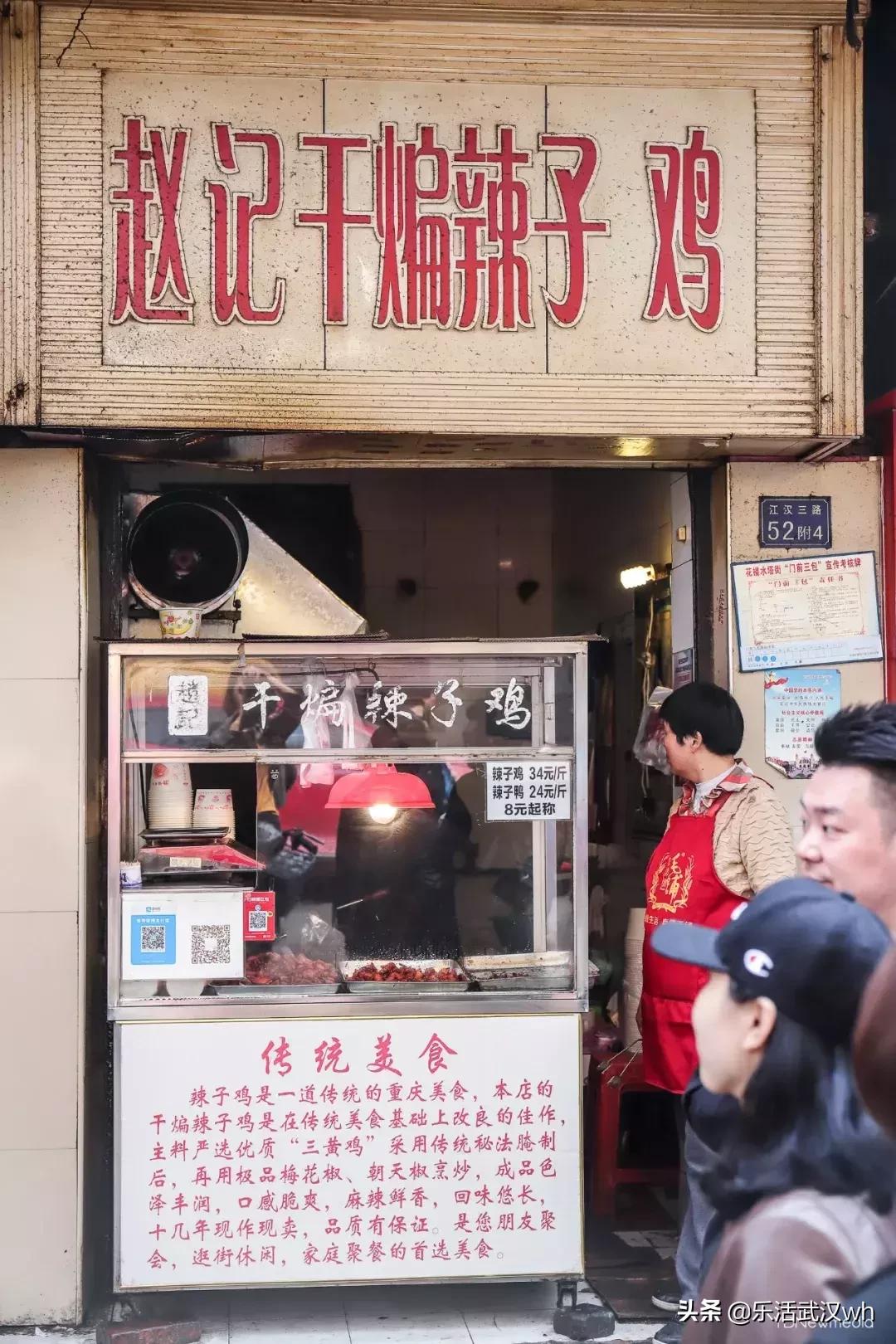 排的队比街道长！这条街什么来头？
