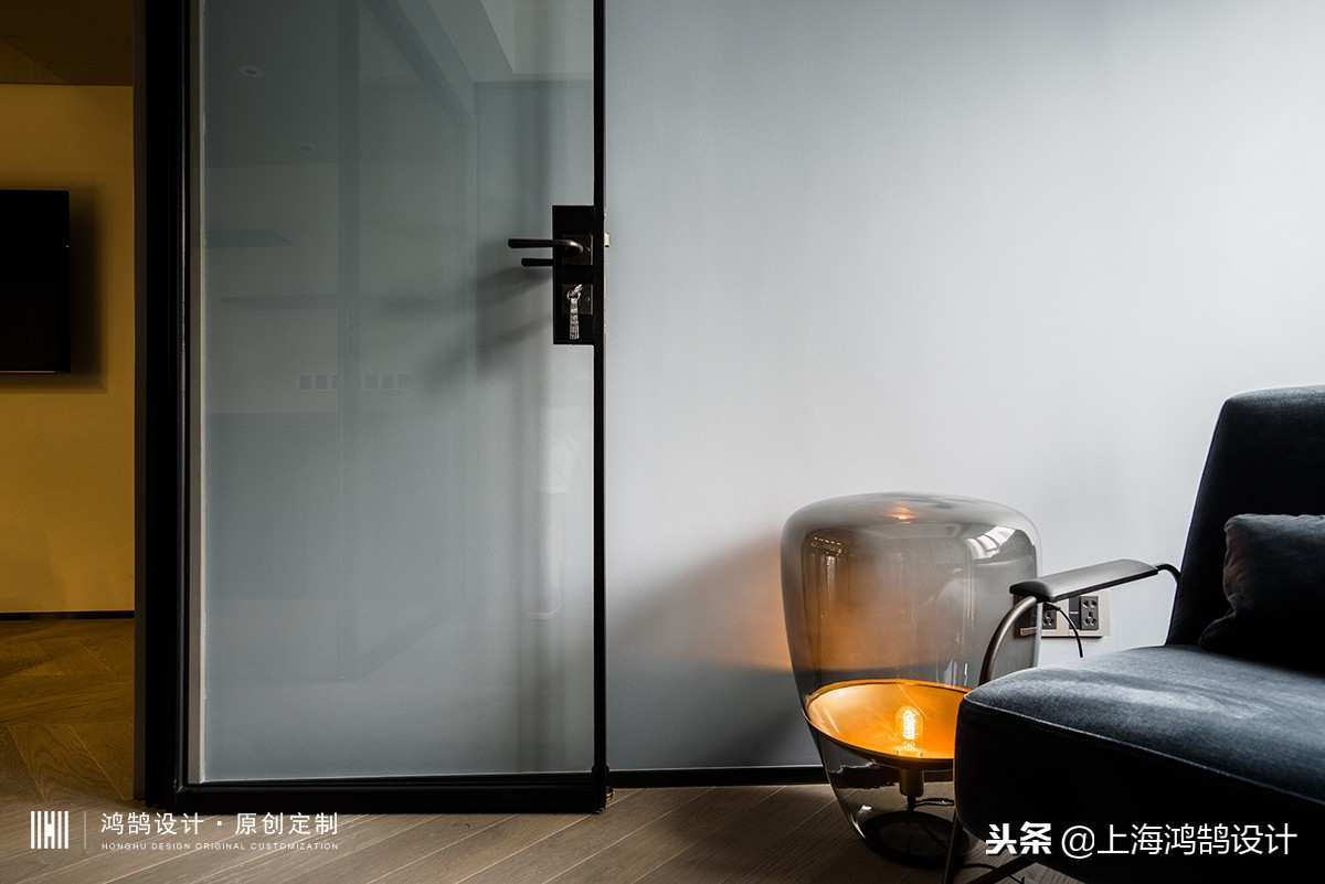 黑框极简玻璃门安装,家装玻璃门什么颜色的流行