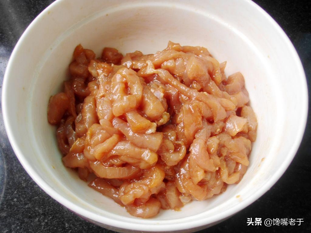炒肉时放什么肉炒出来又嫩又滑,炒肉时如何炒出滑嫩好吃的肉
