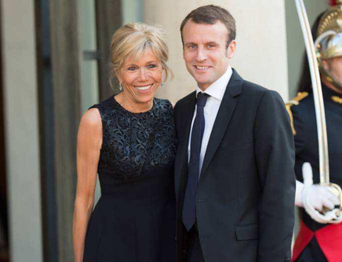 马克龙和普京的恩爱瞬间 (马克龙和普京甜蜜瞬间)