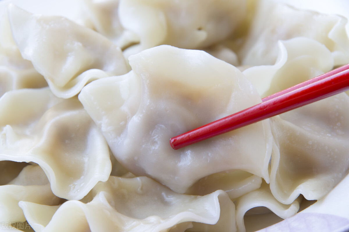 冻饺子化了粘成一坨怎么做好吃,冻的饺子全粘一块了怎么办