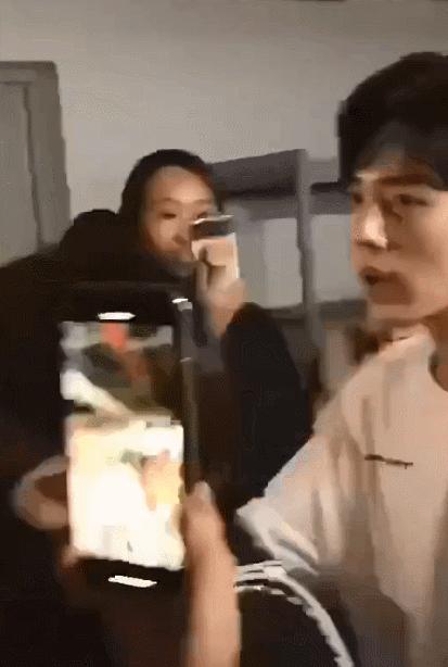 杨幂遭工作室曝光素颜照,杨幂被拍在横店