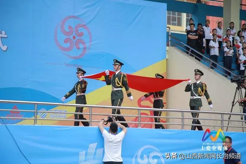 万人空巷见证圣火传递现场！青春的上*党**，激情飞扬