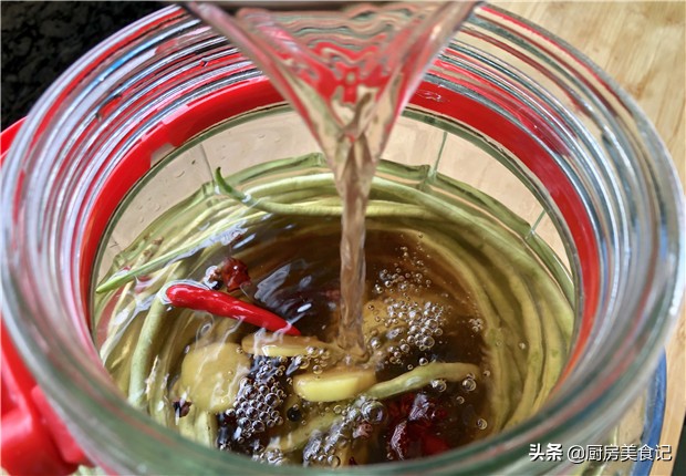 四川泡菜酸豆角最正宗的做法比例,正宗四川泡菜酸豆角制作教程