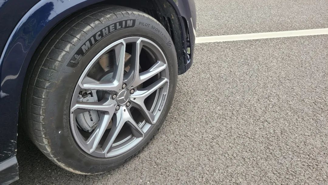 沉浸式体验白色奔驰amggle53轿跑,沉浸式体验奔驰amggle53轿跑