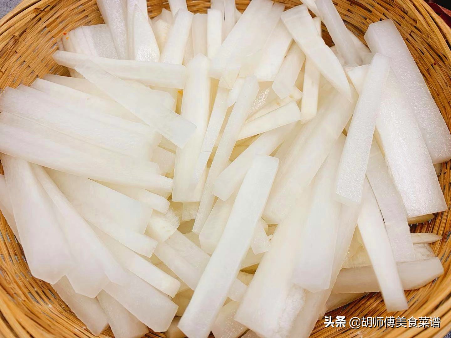 如何正确用盐腌萝卜,腌萝卜干要拿热油泼吗