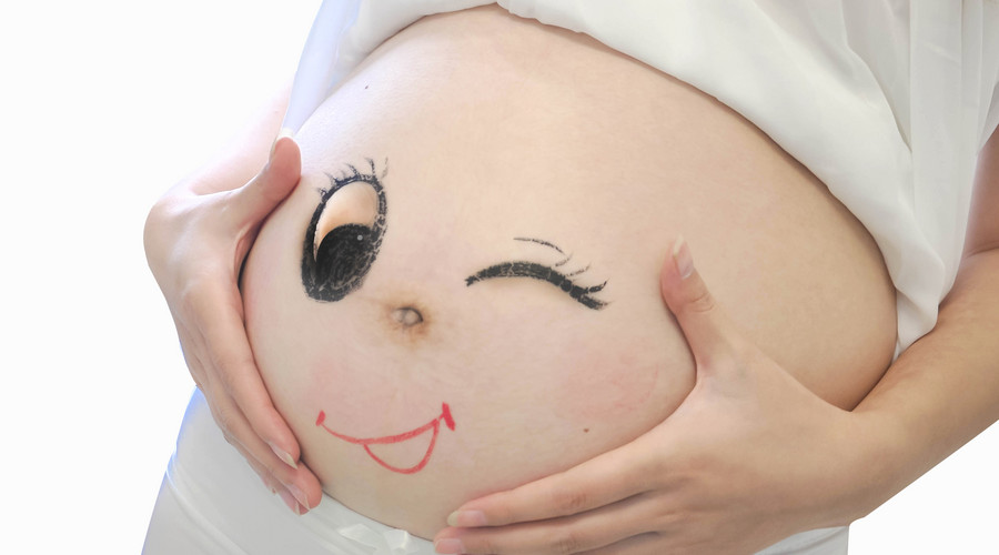 怀孕快七个月了肚子会变硬吗,孕妈7个月肚子硬硬的