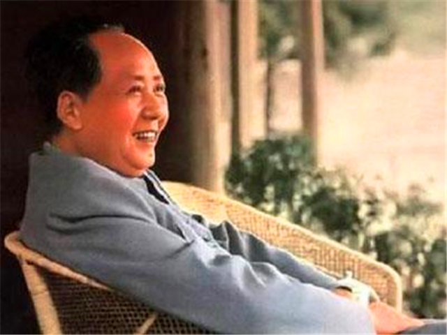 毛主席的书法：被推崇为近代狂草第一人，从书法中悟出辩证法思想
