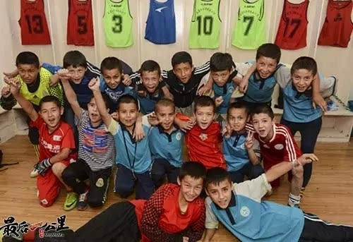 乌鲁木齐天山区少年足球培训班,乌鲁木齐第五小学足球世界冠军