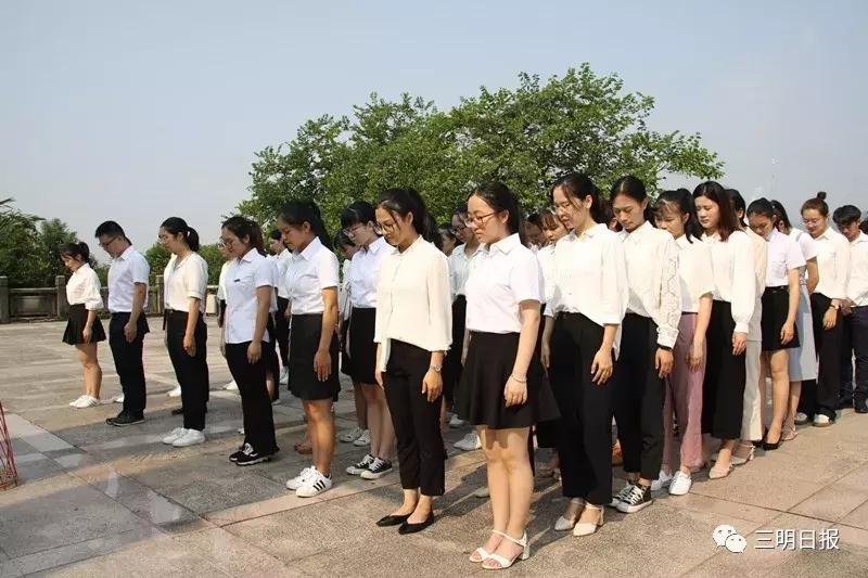 市区两级领导看望慰问广大教师,县领导看望慰问教师和教育工笔者