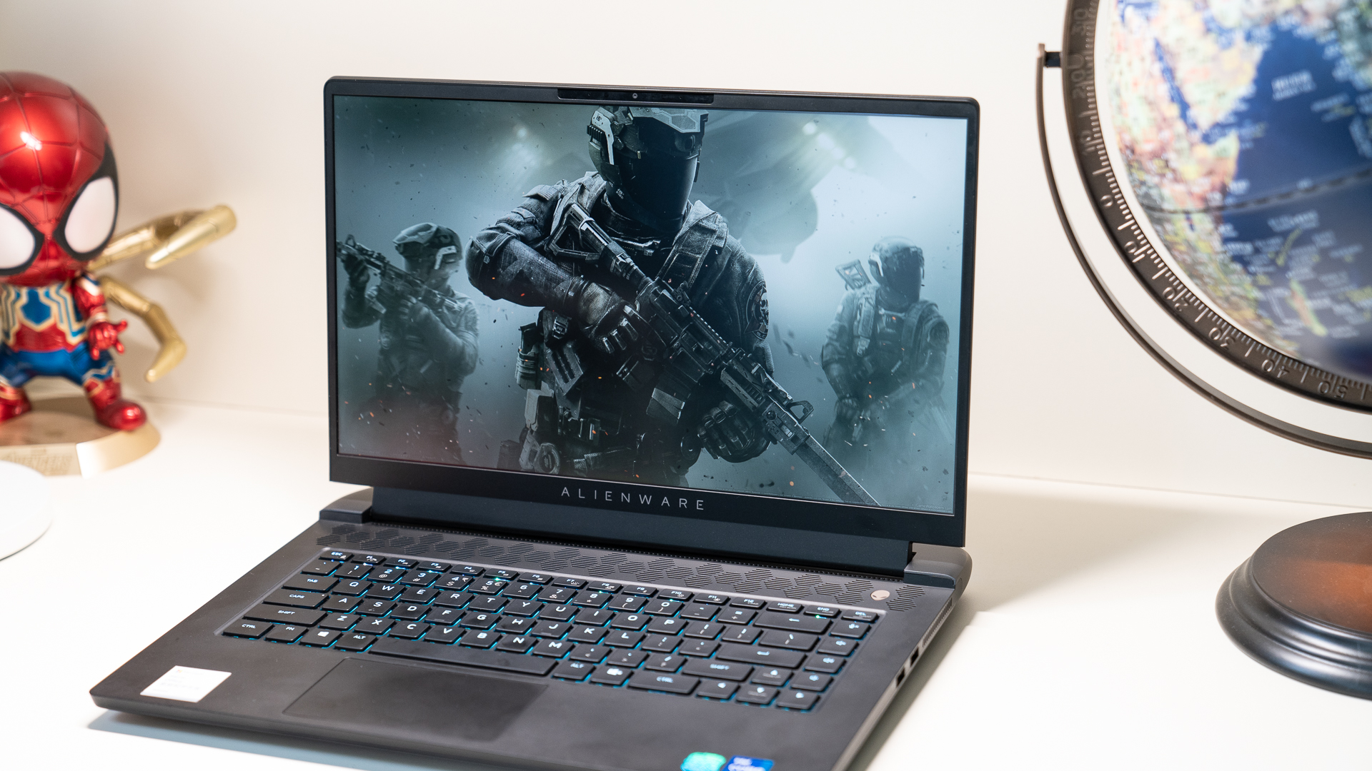 玩家的终极梦想英雄联盟,alienwarem15r6游戏本外观