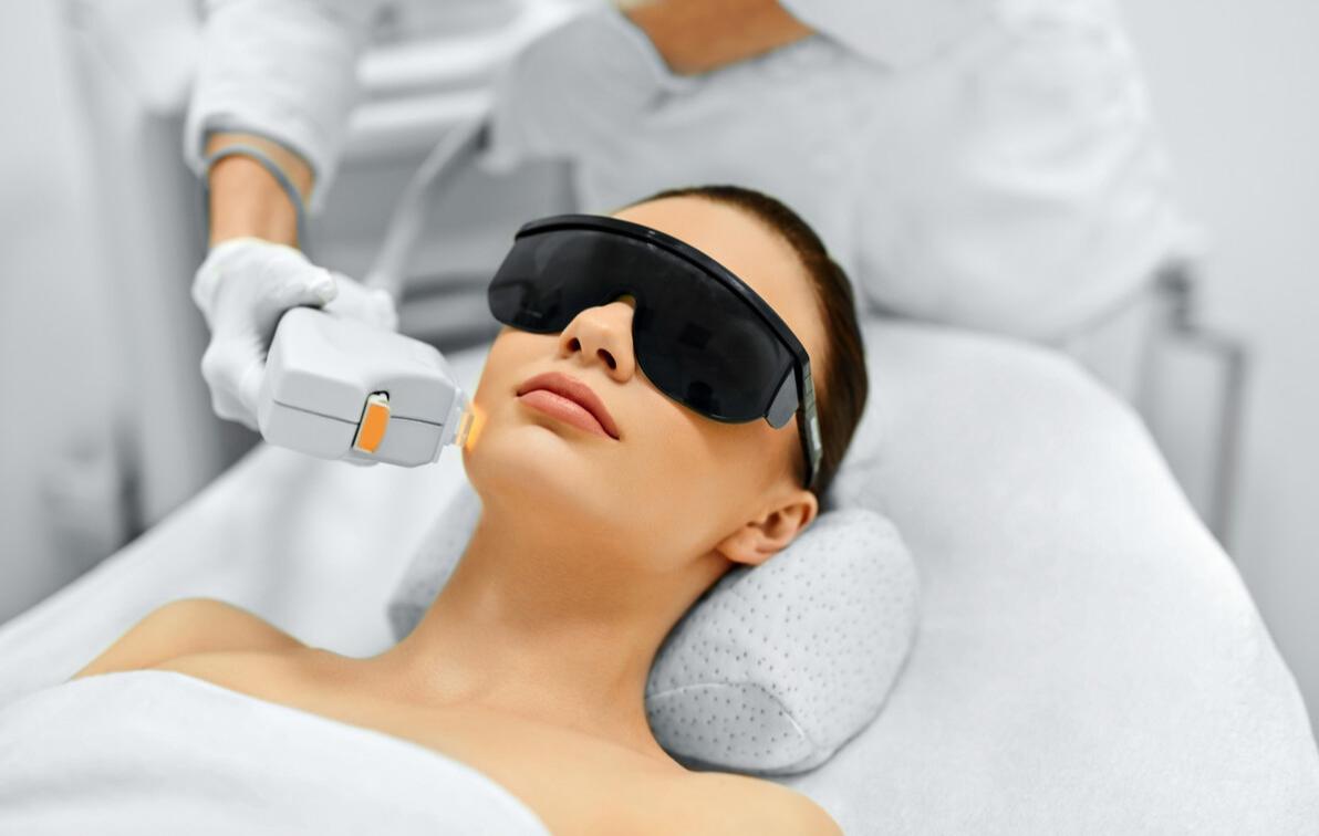 不同痘坑凹洞擦什么药膏,不同痘坑怎么修复