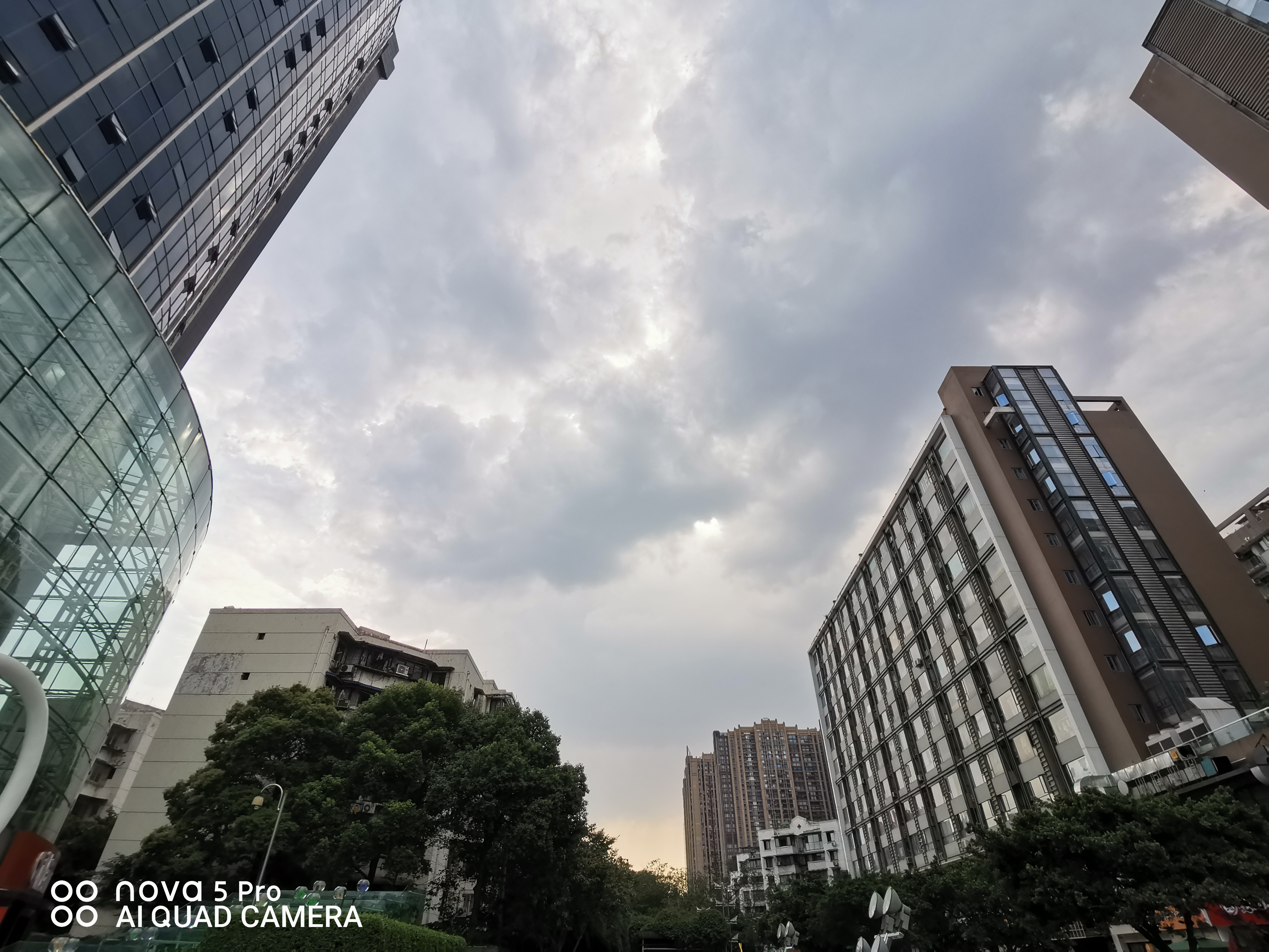 现在华为nova5pro还值得购买吗,华为nova5pro和nova5区别